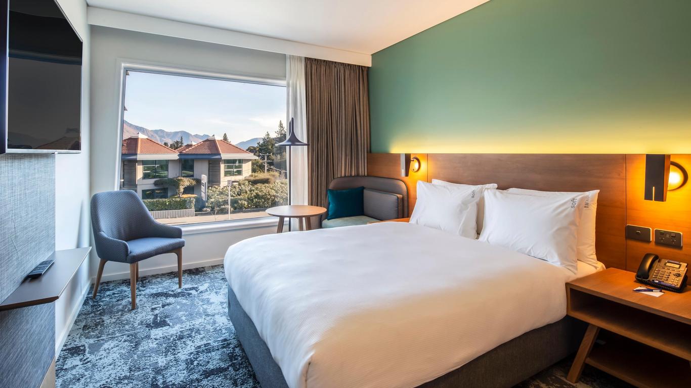 Holiday Inn Express & Suites Queenstown