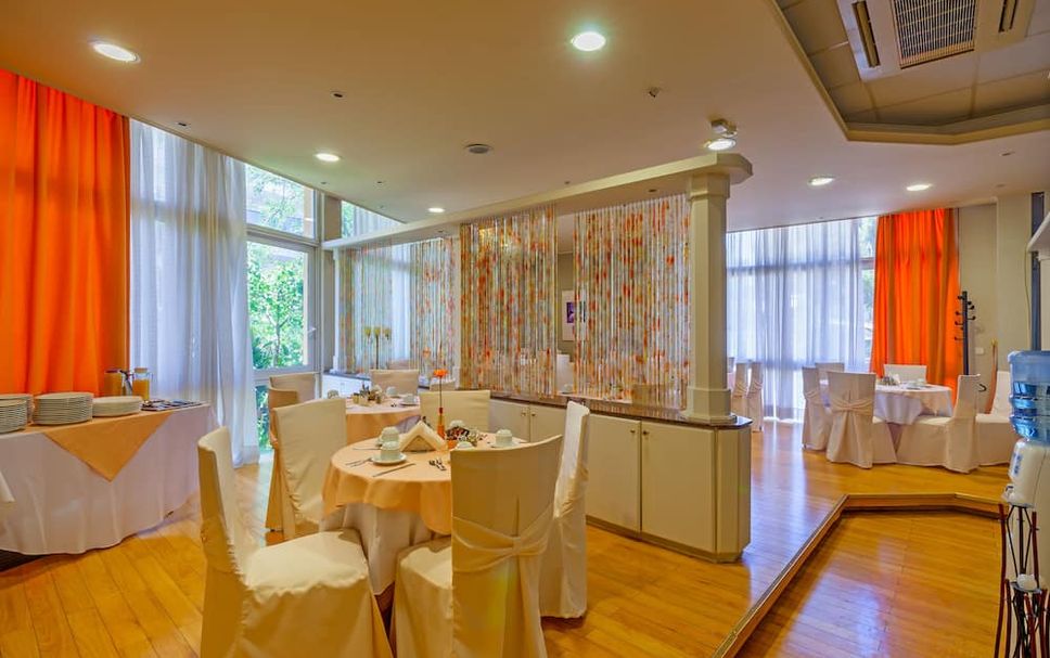 Banquet hall Photo