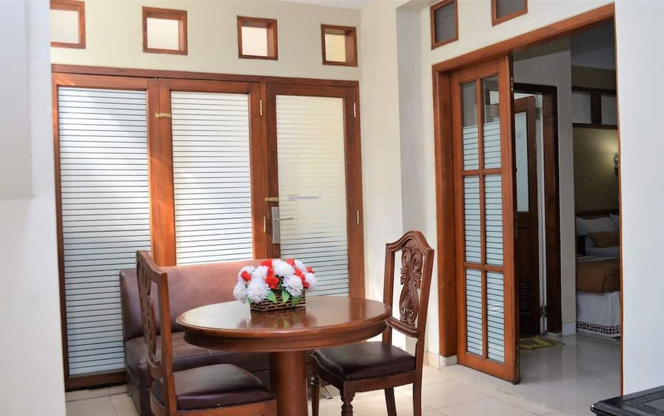 Dining room Photo