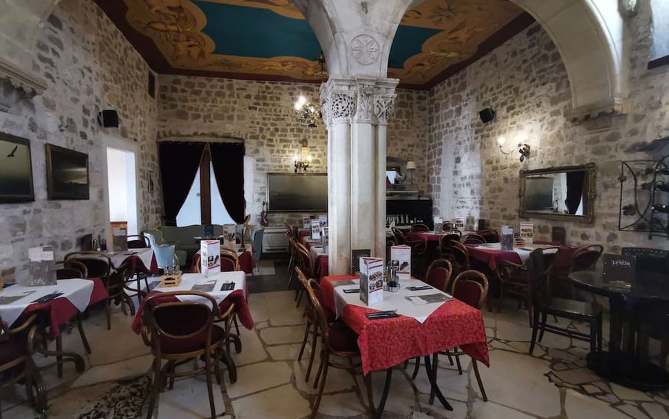 Restaurant Photo