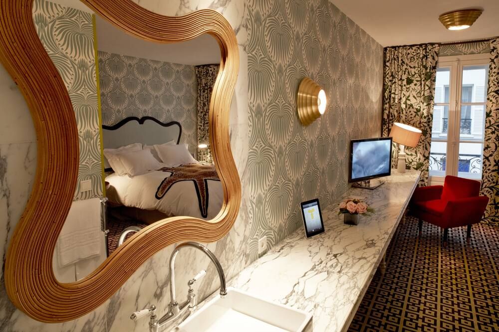 Room amenity