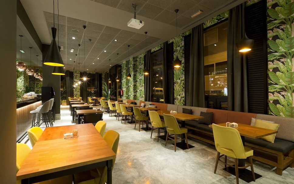 Restaurant Photo