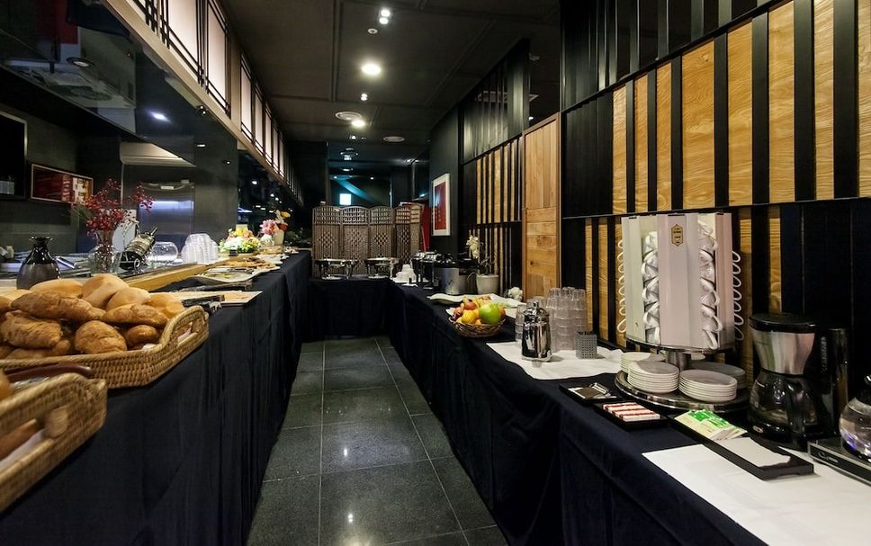 Buffet Photo