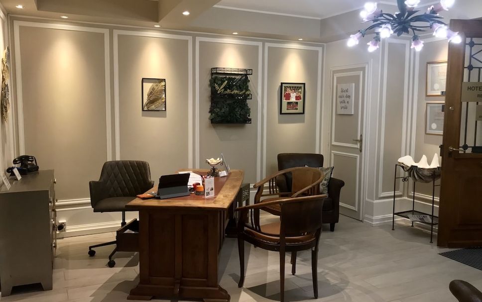 Front desk Photo