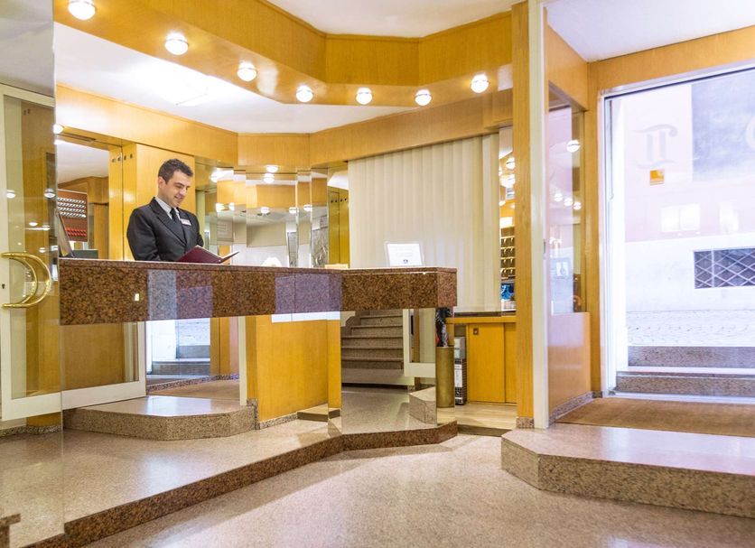 Front desk Photo