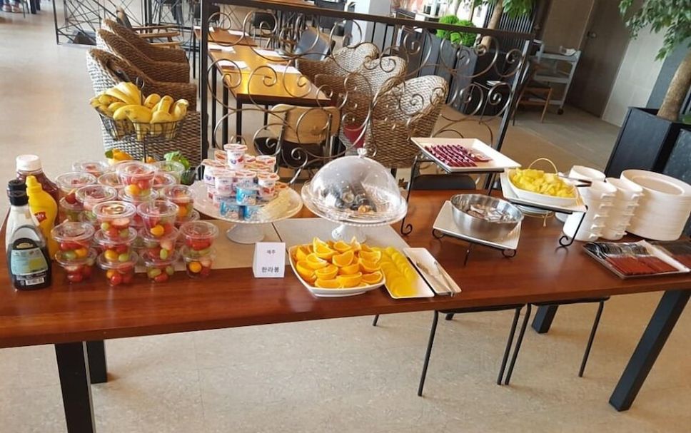 Buffet Photo