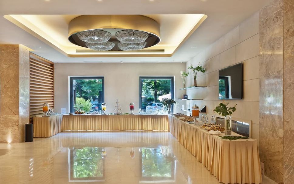 Buffet Photo
