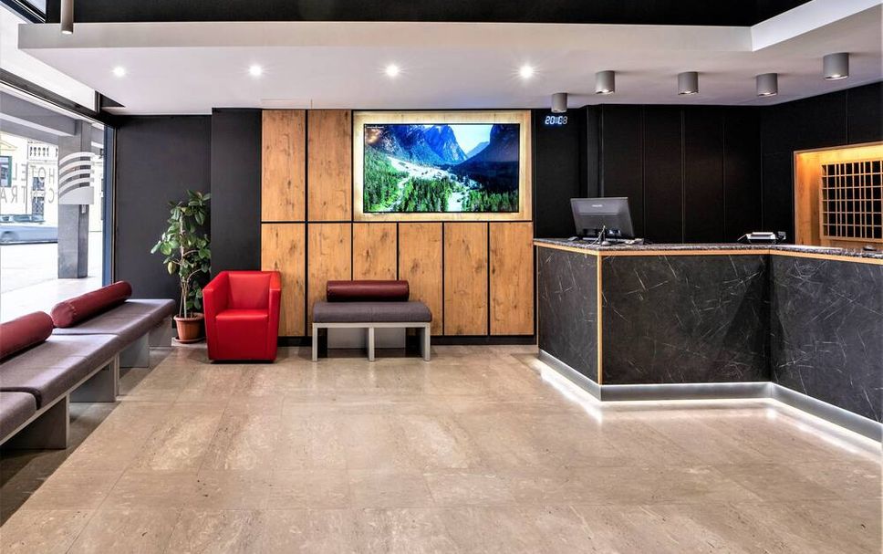Front desk Photo