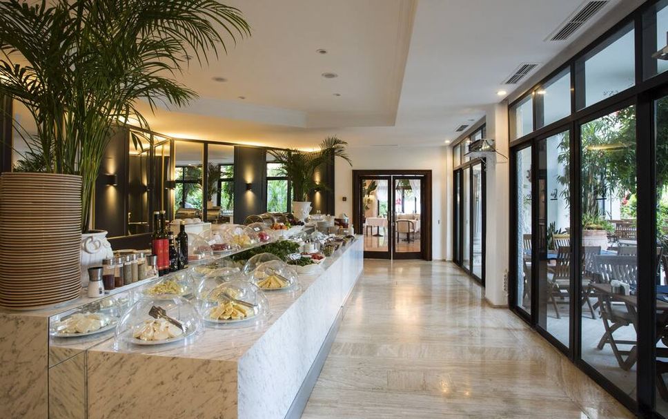 Buffet Photo