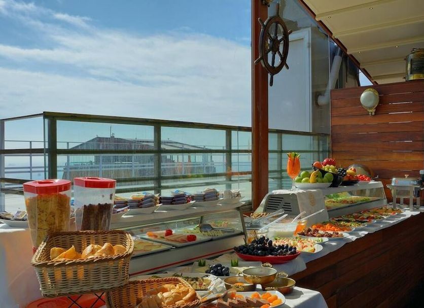 Buffet Photo