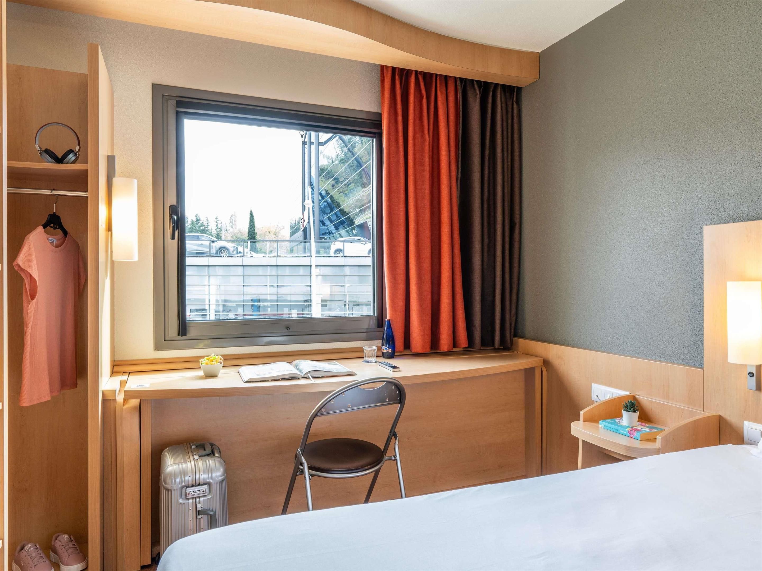 Room amenity