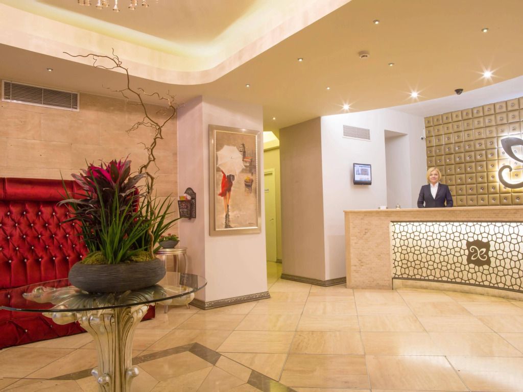 Front desk Photo