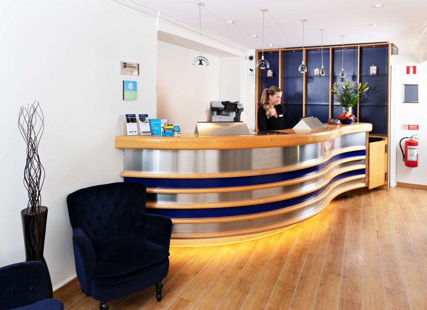 Front desk Photo