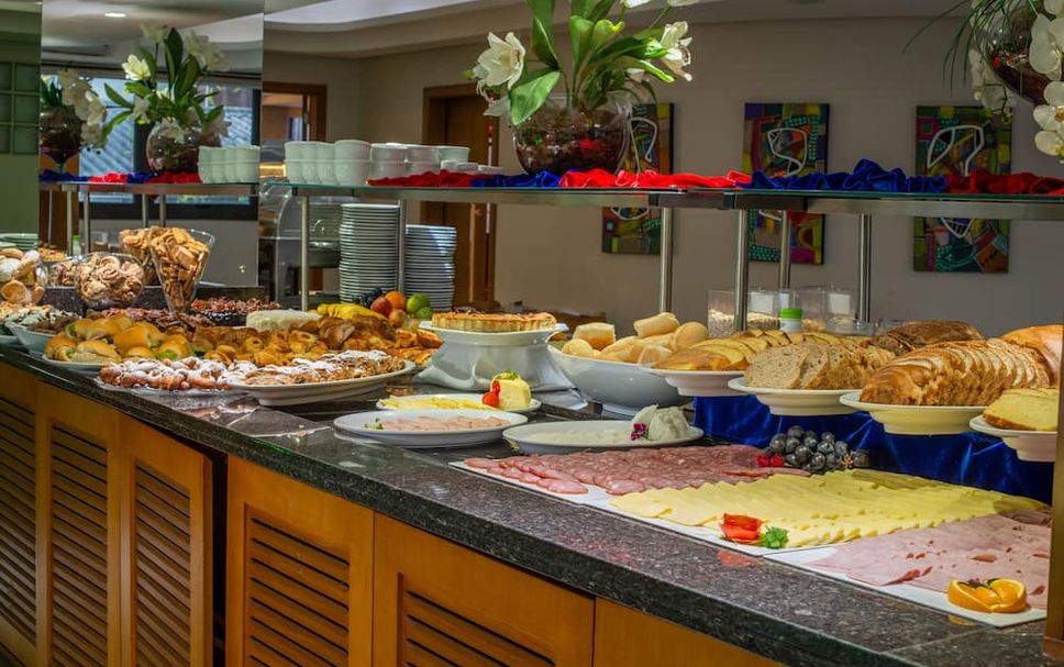 Buffet Photo