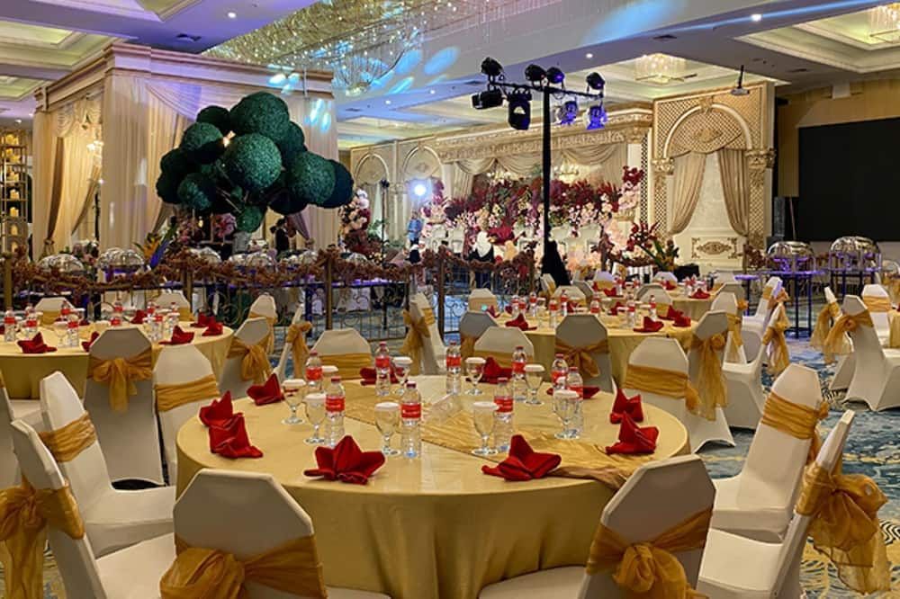 Banquet hall