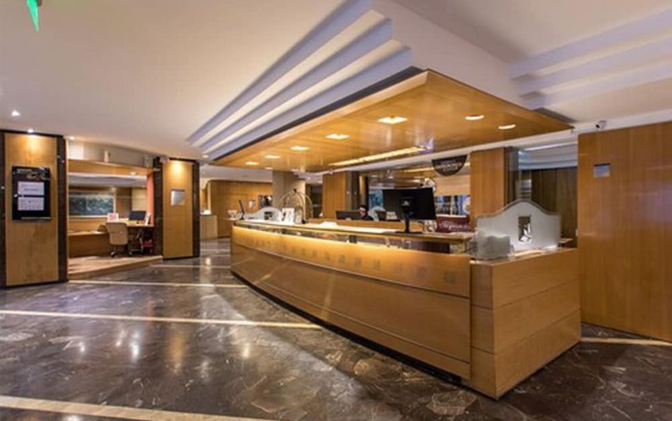 Front desk Photo