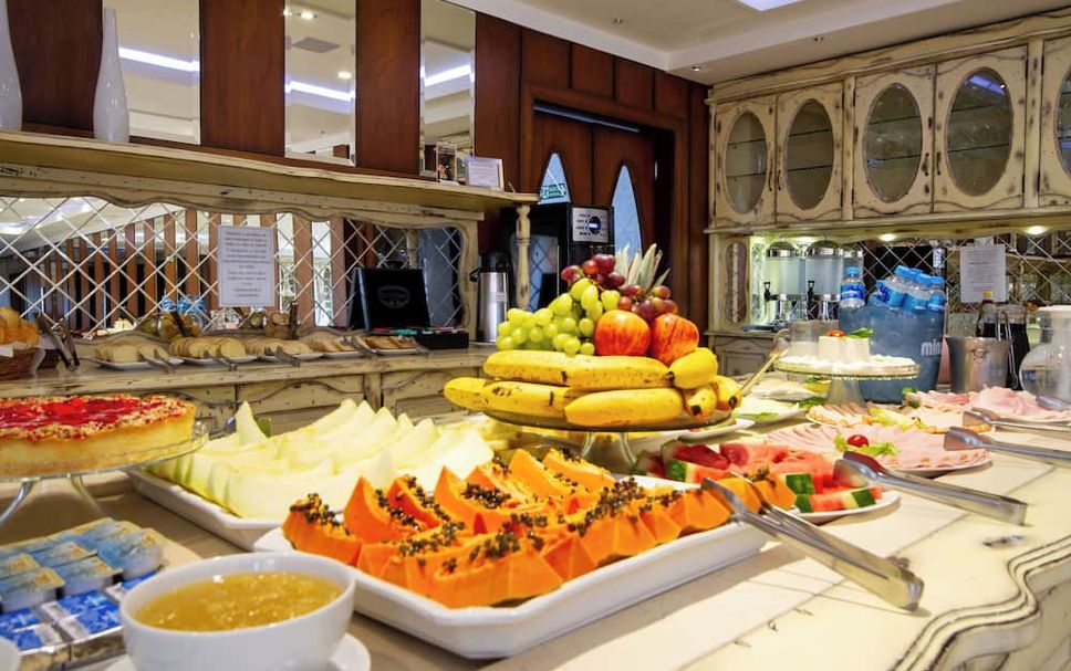 Buffet Photo