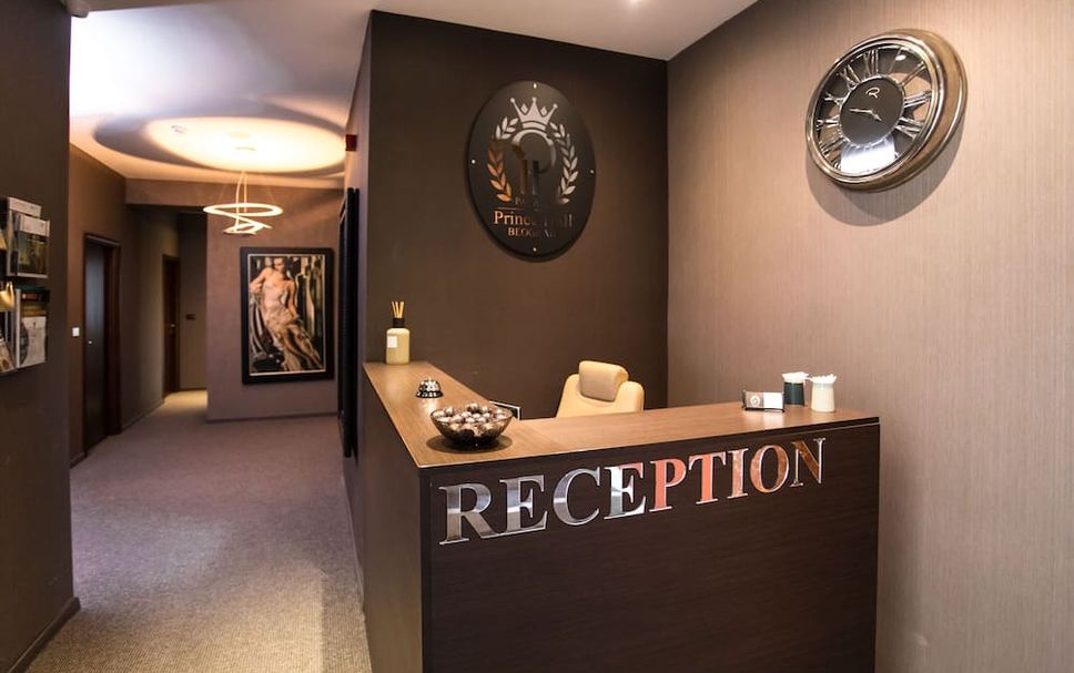 Front desk Photo