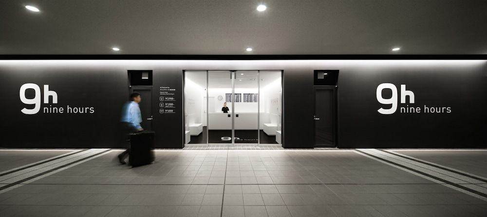 Hotel entrance Photo
