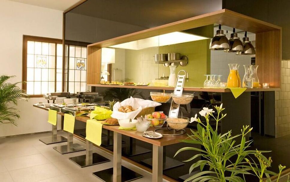 Buffet Photo