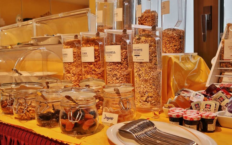 Buffet Photo