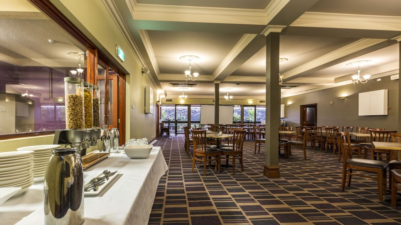 Boomerang Hotel, Lavington