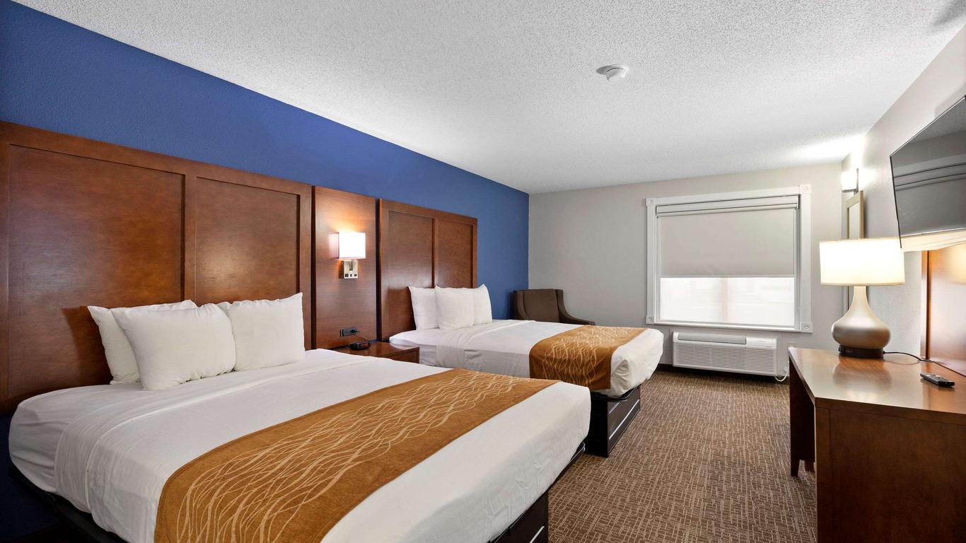 Comfort Inn and Suites St Louis-Hazelwood