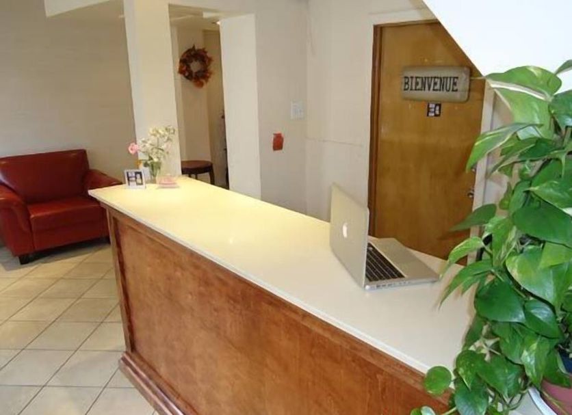 Front desk Photo
