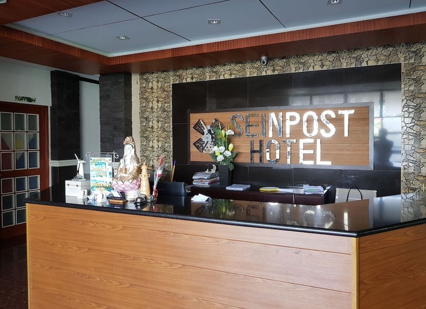 Front desk Photo