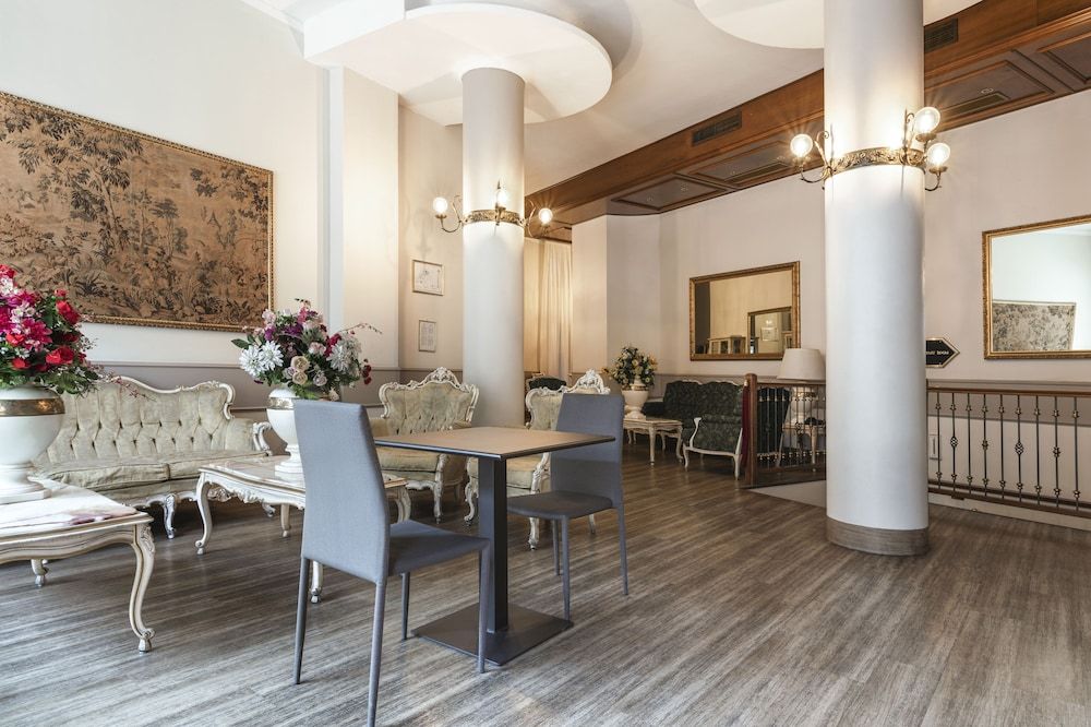 Dining room Photo