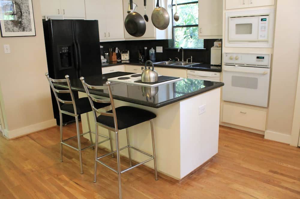 Kitchen Photo