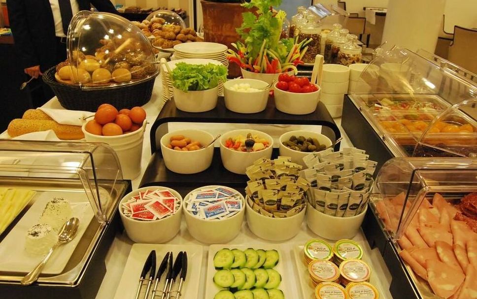 Buffet Photo