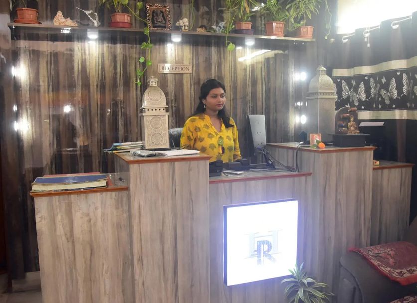 Front desk Photo