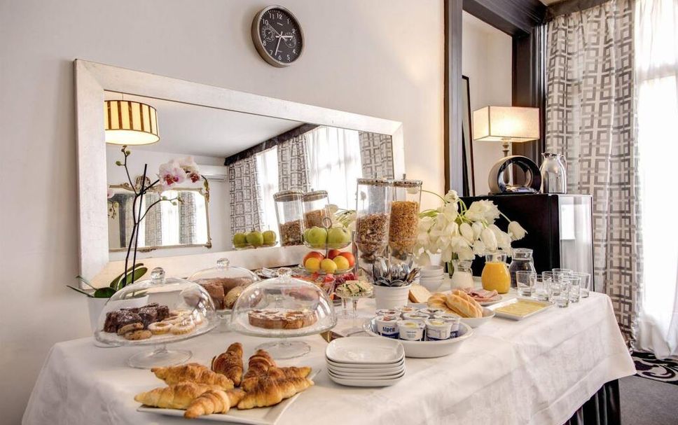 Buffet Photo