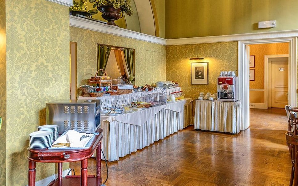 Buffet Photo
