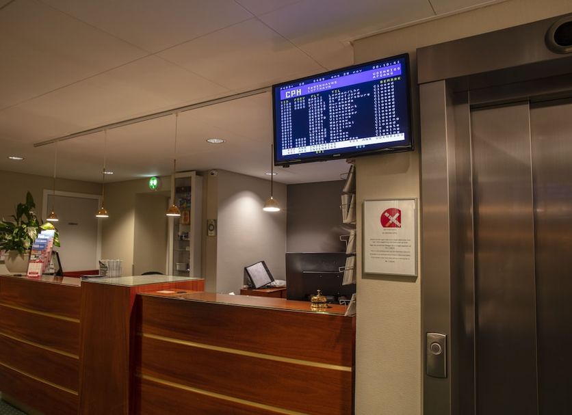 Front desk Photo