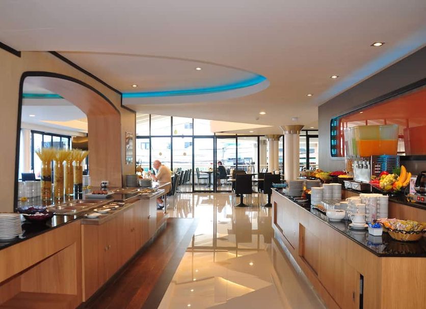 Buffet Photo