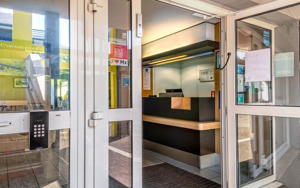 Front desk Photo