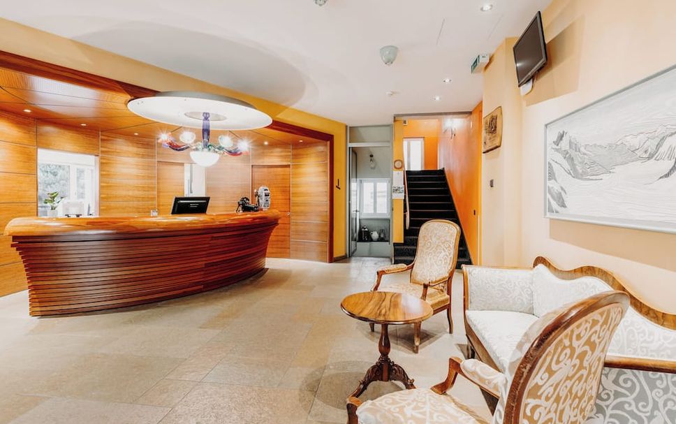 Front desk Photo