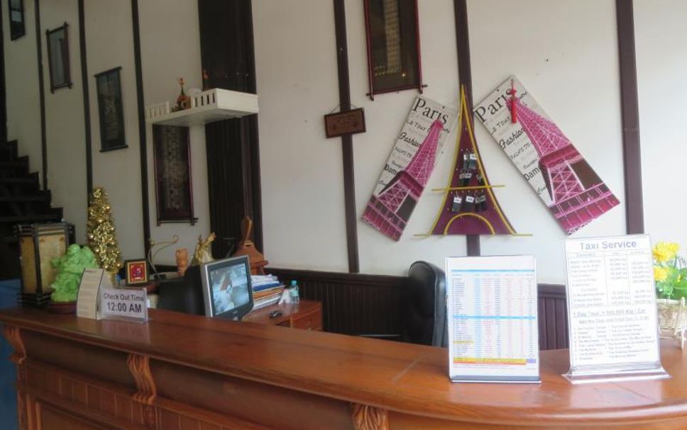 Front desk Photo