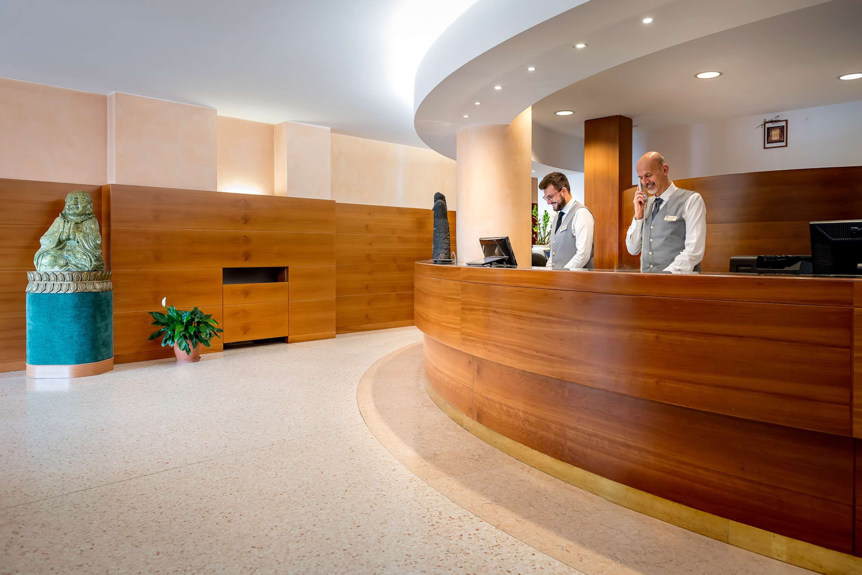 Front desk Photo