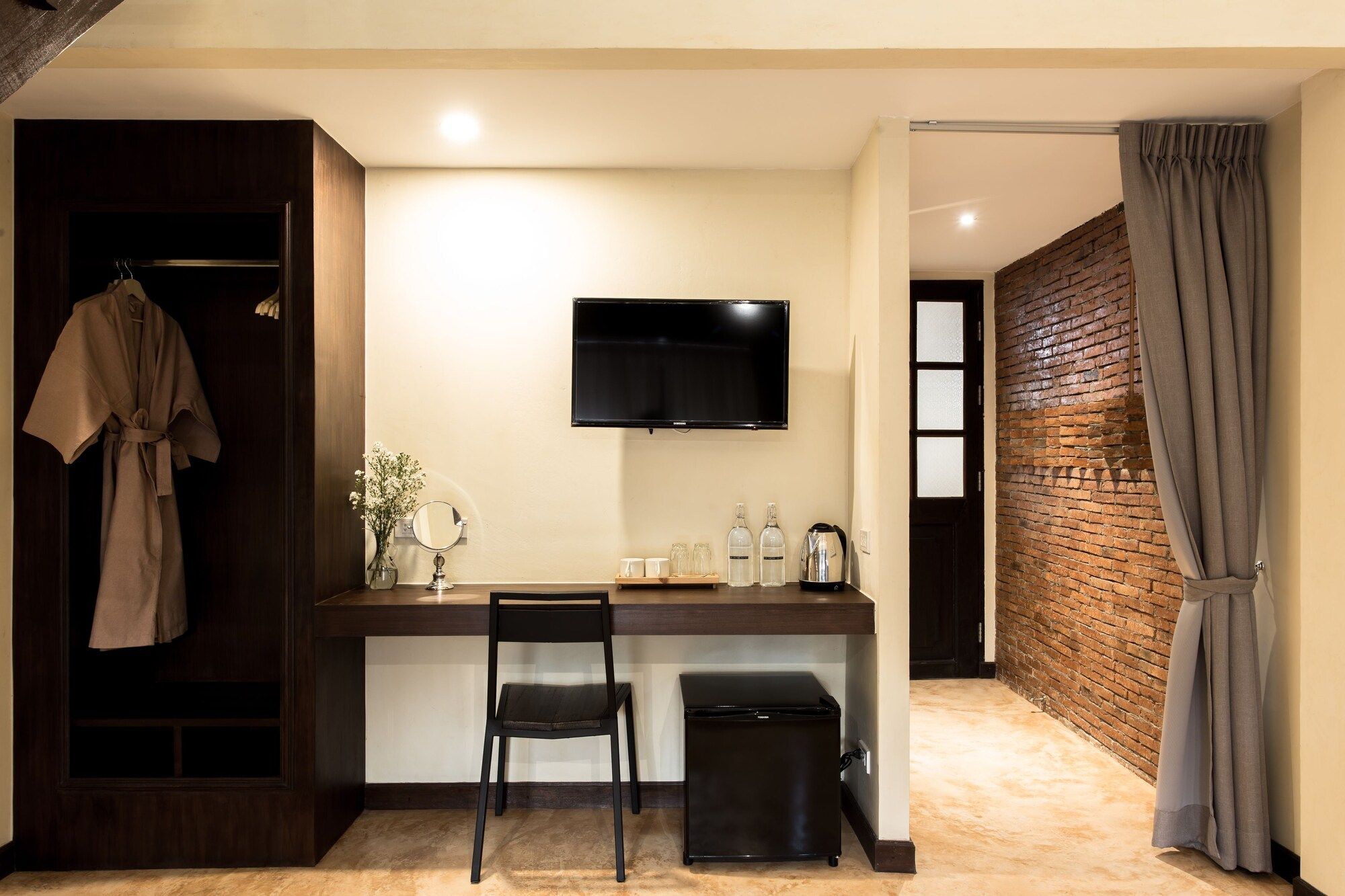 Room amenity