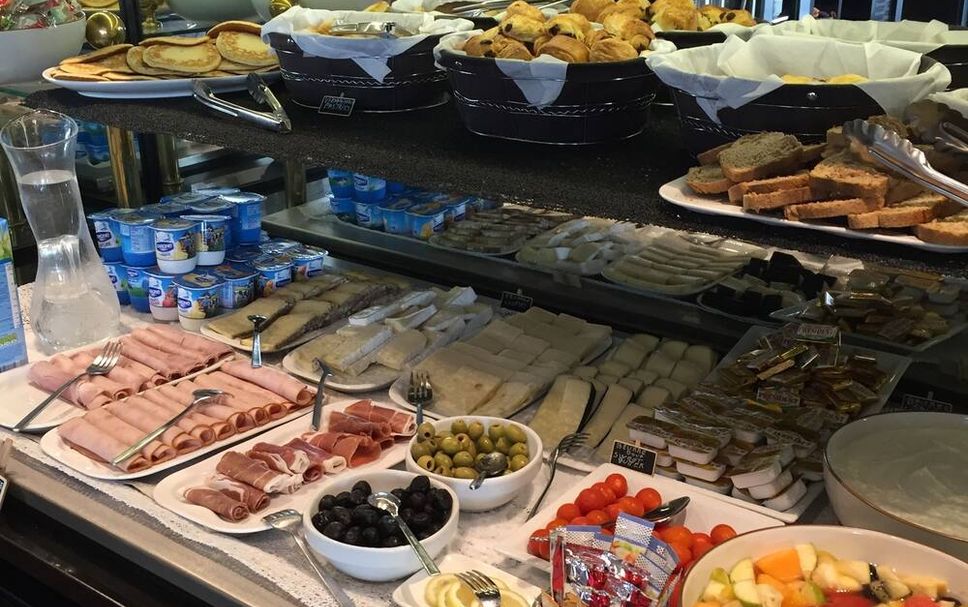 Buffet Photo