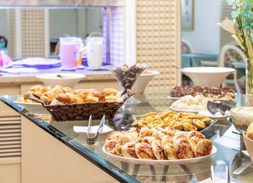 Buffet Photo