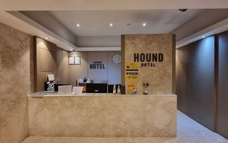 Front desk Photo