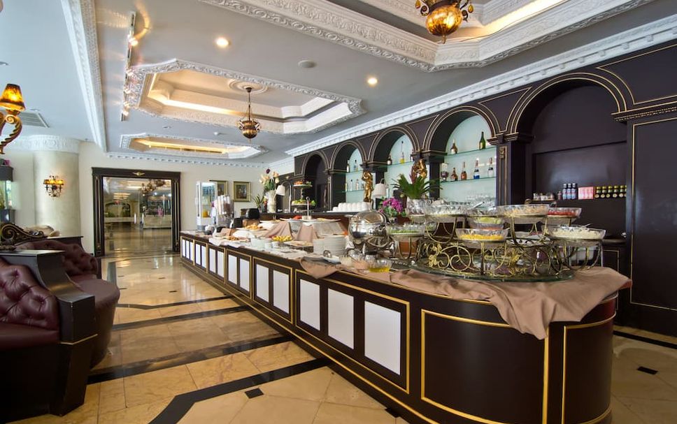 Buffet Photo