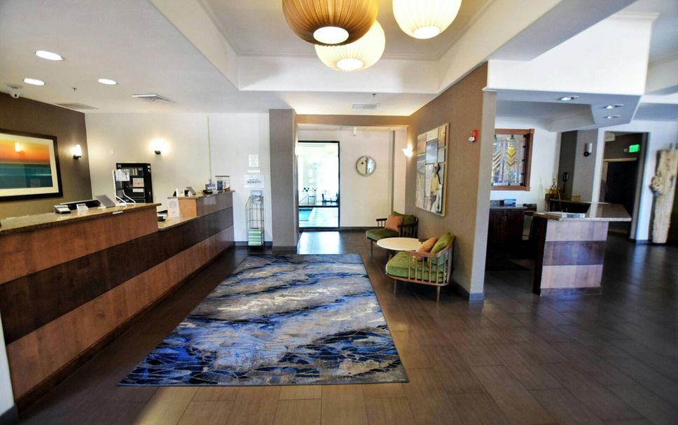 Front desk Photo