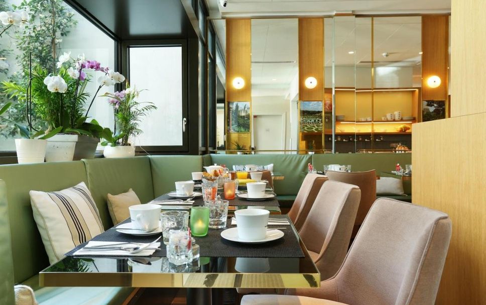 Restaurant Photo