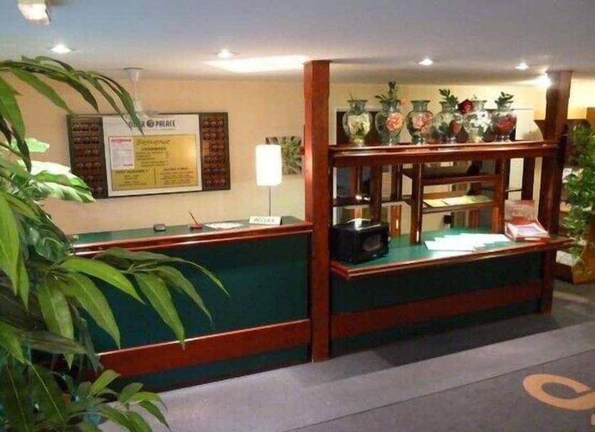 Front desk Photo