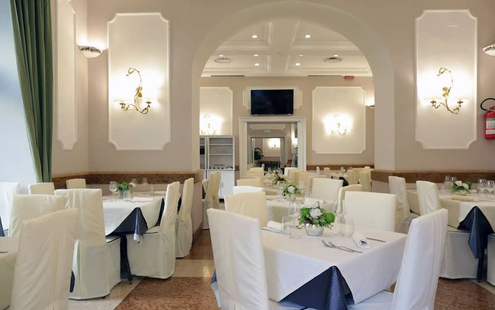 Banquet hall Photo